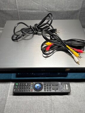 Sony BDP-S1 Blu Ray Player Full HD 1080P Disc Player W/Remote And Cables